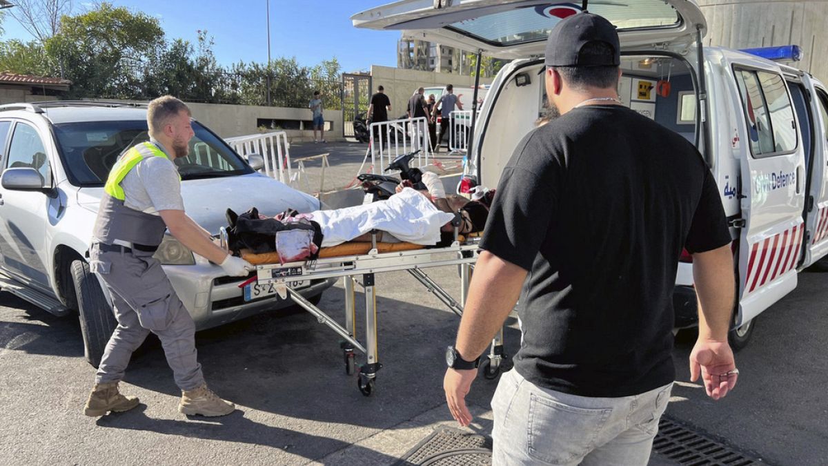 Lübnan'da eş zamanlı çağrı cihazı patlamaları: Aralarında İran Büyükelçisi Amani'nin de bulunduğu çok sayıda yaralı var