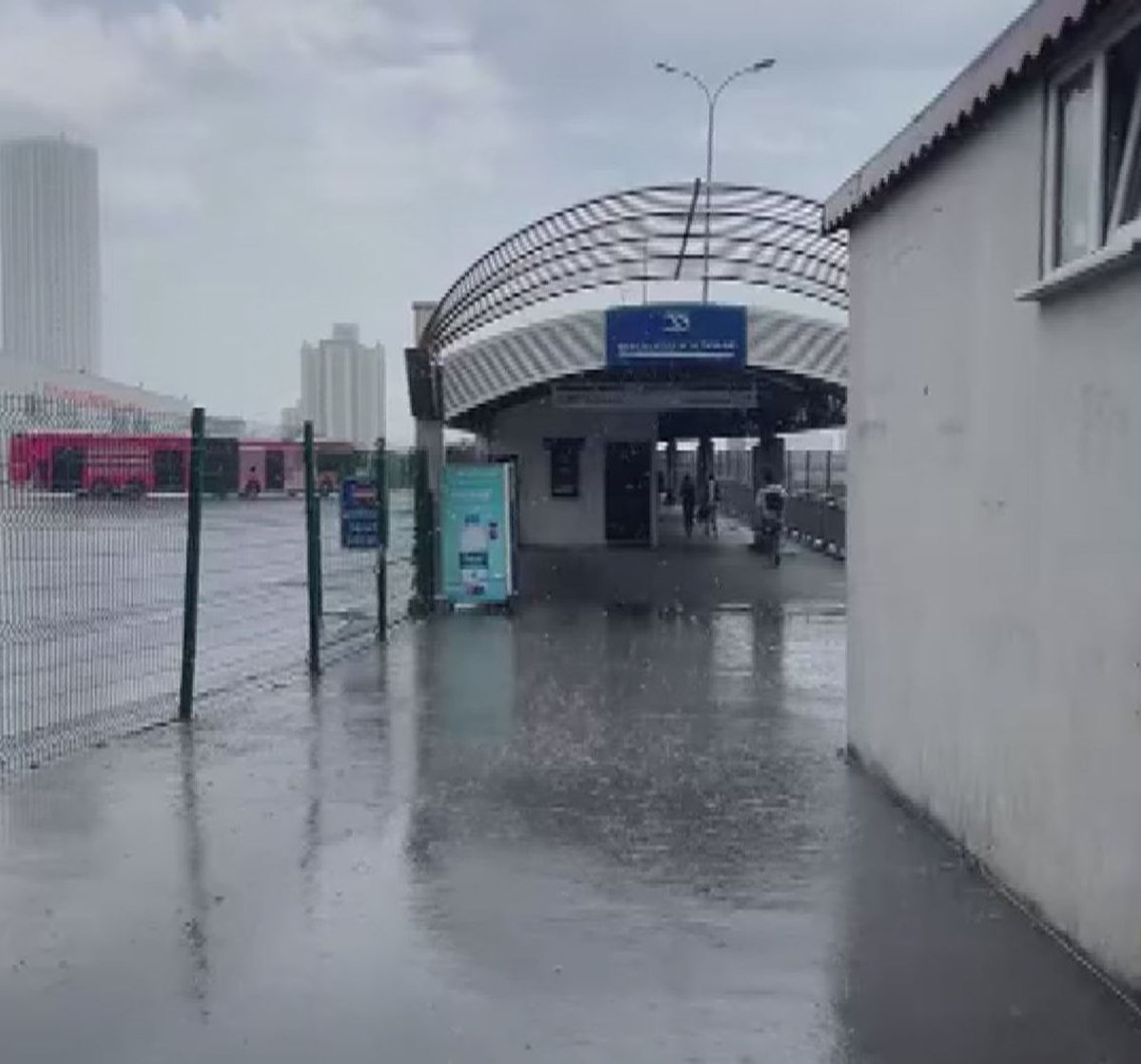 İstanbul'da beklenen yağmur başladı - görsel 12