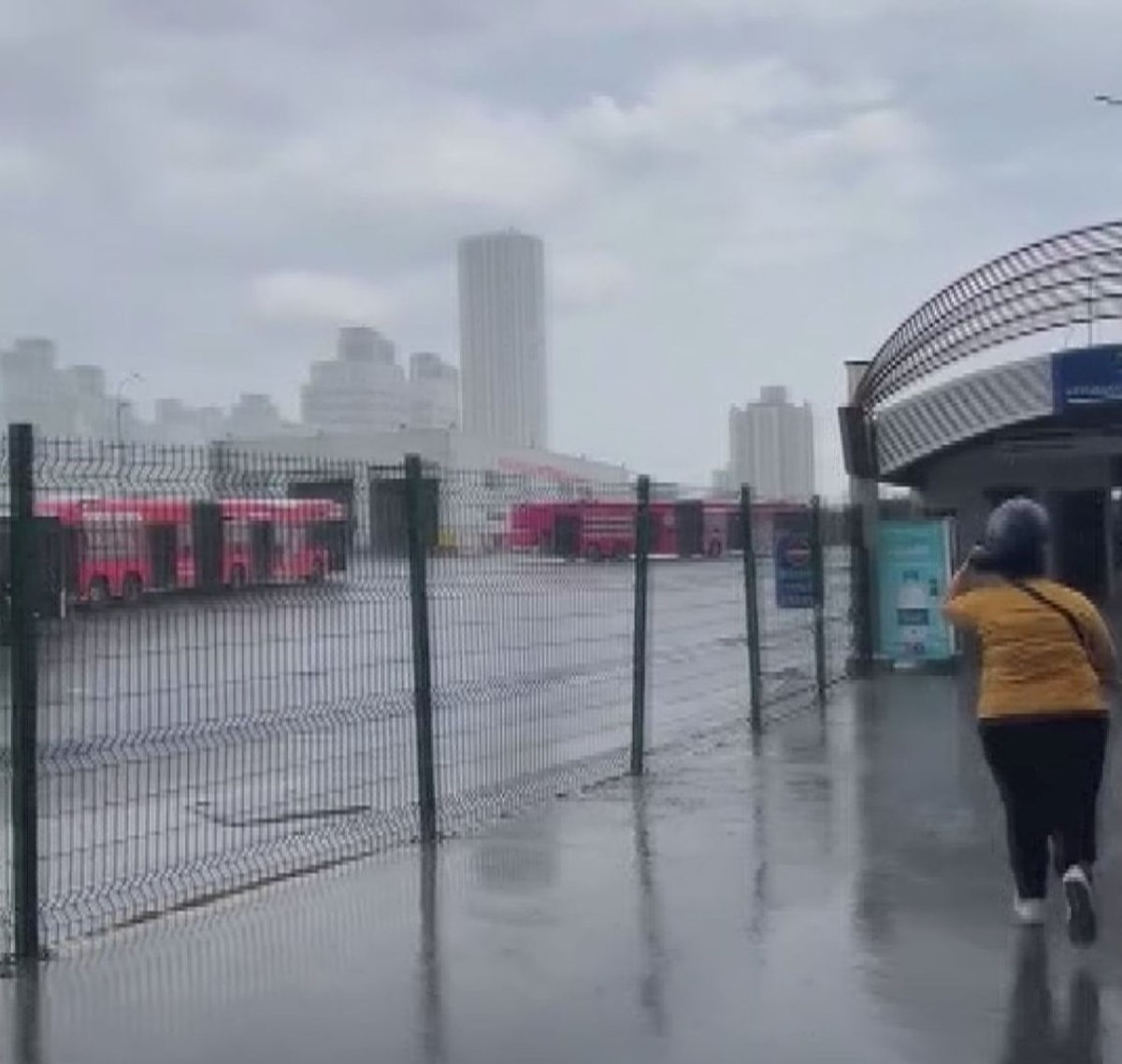 İstanbul'da beklenen yağmur başladı - görsel 11