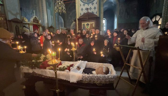 Putin'in en büyük rakibi oydu... Rus muhalif Navalny son yolculuğunda kovuldu: Bölgede yüzlerce insan var!