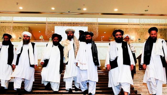 Taliban bile erkeklerin nefes almasına izin vermiyor! Imberbe polis memurlarını kovaladı ve müzik aletlerini parçaladı