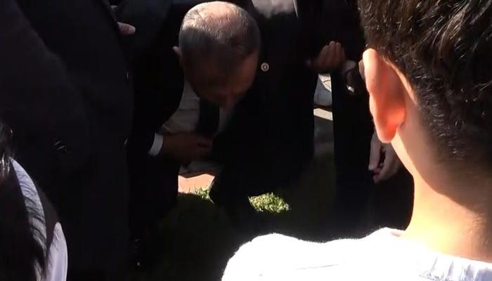 CHP'li Gökan Zeybek Batman'da hastaneye kaldırıldı! Açıklamayı yaptıktan sonra hastalandı ve bayıldı.