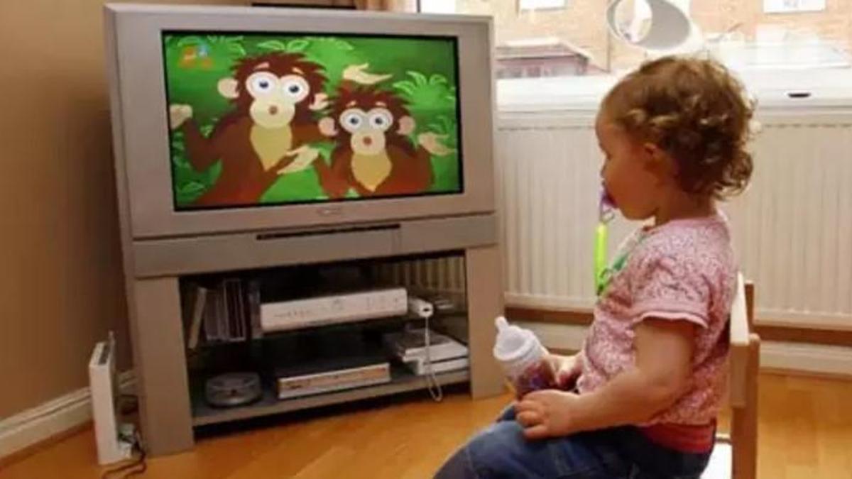 Çocuğunuz TV'yi dikkatle izliyorsa dikkatli olun! Akademik başarıyı olumsuz etkiliyor...