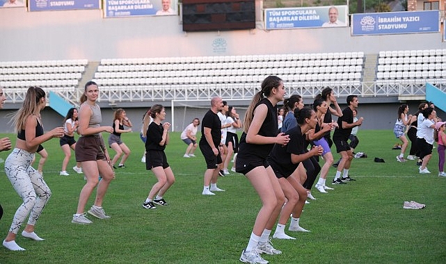 Nilüferliler Zumba ile hem eğlenip hem de spor yaptı - SPORT