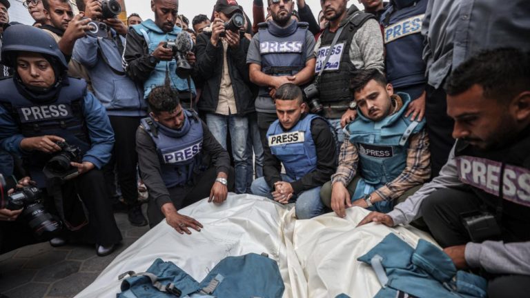 Katar, Gazze’de gazetecilerin öldürülmesiyle ilgili soruşturma çağrısında bulundu