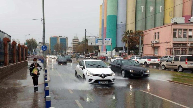 İzmir’in kuzey ilçeleri için ‘yağmur’ uyarısı