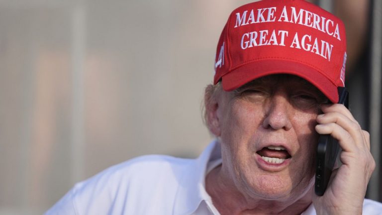Trump, şirketindeki hisselerin çöküşü nedeniyle en zengin 500 kişi listesinden düştü