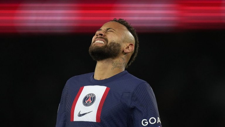Fransız yetkililer, Neymar'ın PSG transferleriyle ilgili vergi skandalı iddialarını araştırıyor