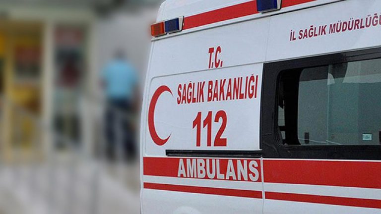 Sivas'ta bir güvenlik görevlisi silahını temizlerken meslektaşını yaraladı.