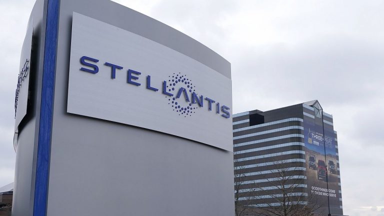 Stellantis, elektrikli araç kotaları nedeniyle İngiltere'deki otomobil üretimini durdurabilir