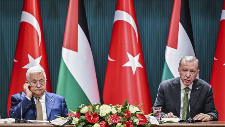Filistin Devlet Başkanı Mahmud Abbas Türkiye'ye gelerek TBMM Genel Kurulu'nda konuşma yapacak.