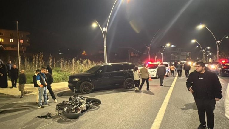 Arnavutköy'de 2 motosiklet çarpıştı: 3'ü ağır yaralandı