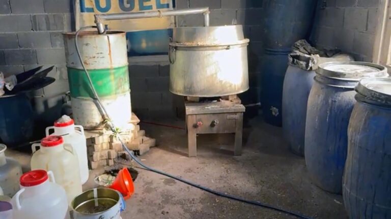Evinde 1050 litre sahte alkol ele geçirildi, “Yılbaşında içerdim” dedi