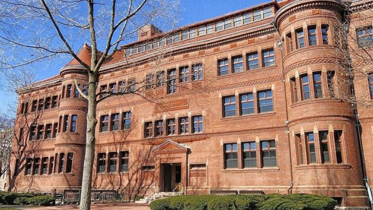 Trump’tan Harvard’a misilleme: Yabancı öğrenci vizeleri askıya alındı