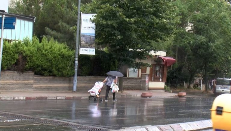 İstanbul’da beklenen yağmur başladı