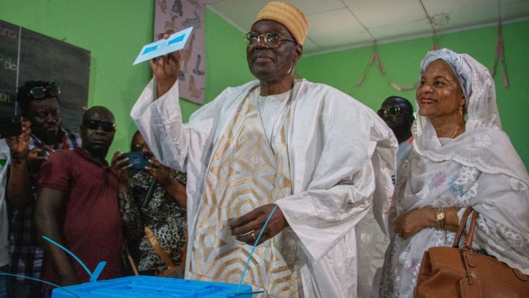 Kamerun’da seçimler: Tchiroma zafer ilan etti, hükümet reddetti
