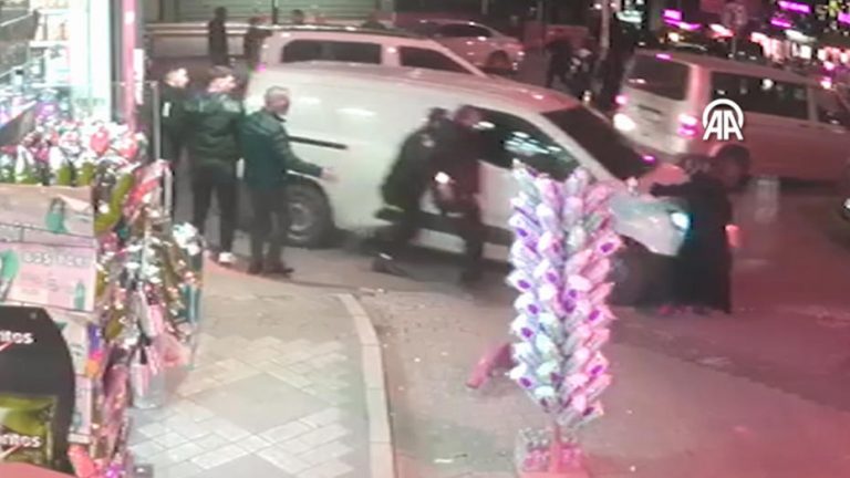 Polisten kaçan sürücü, kadına çarptı